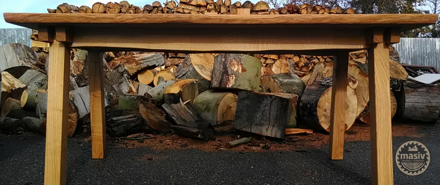 Jídelní stůl z masivu - dub