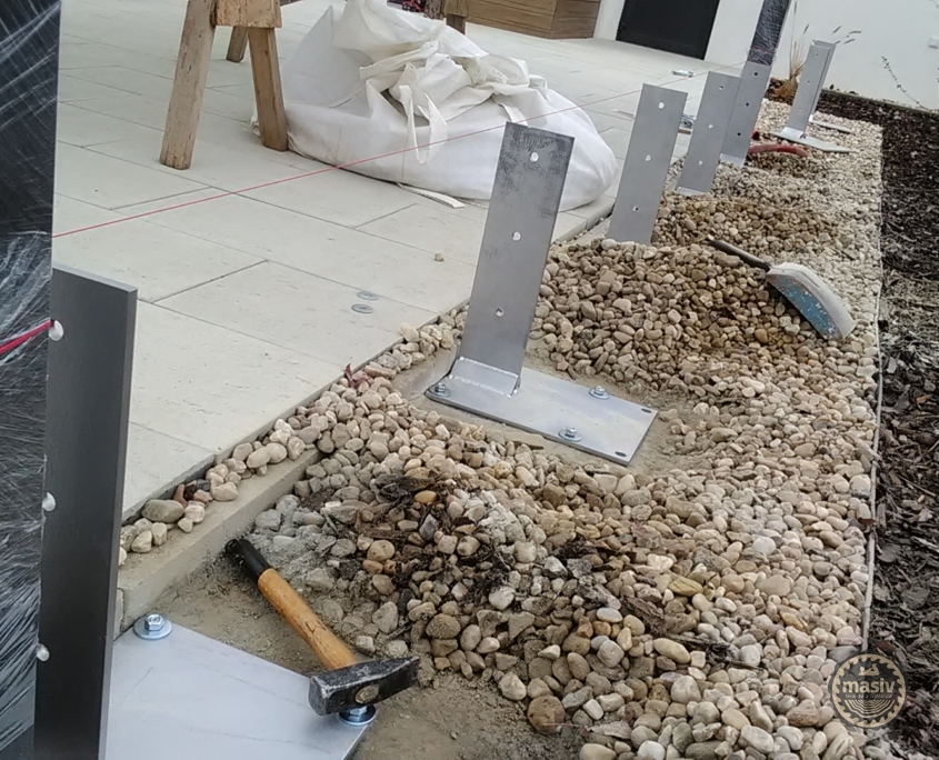 Stěna ze dřeva k zahradní pergole